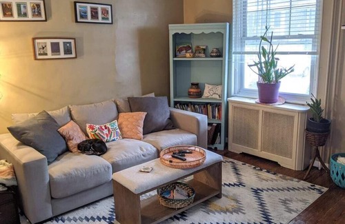Roxborough-Manayunk House | Chic Philly Retreat: Entire Home w/ Garden