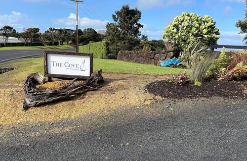 Te Tii Cottage | Chic, private, stunning views of the Bay of Islands