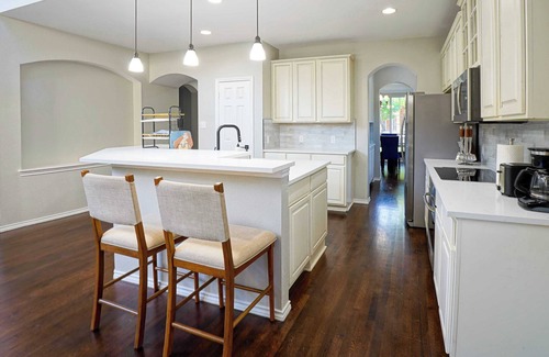 Frisco House | Chic Retreat on Goliad Circle - Your Ideal Getaway Awaits Here in Style! #41763
