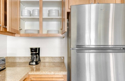 San Bruno Apartment | Chic San Bruno 1BR w/ Pool, W/D & Gym, easy highway access, by Blueground
