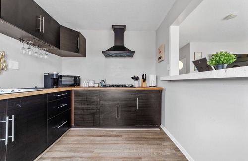Logan Heights Apartment | Chic SD Gem WiFi Trolley Access Mins to Balboa,DT,Petco Park Pet Friendly!