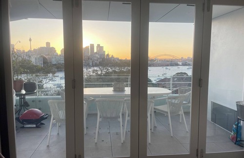Darling Point Apartment | Chic & Sophisticated Art Deco Apartment. Amazing Sydney Harbour Views. Balcony.