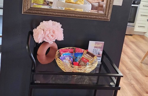 West Orange Apartment | Chic, Spacious Pet Friendly Apt Near Attractions/Food/EWR/NYC