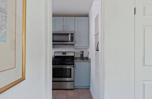 Warm Sands Apartment | Chic Spanish Style 1-bedroom apartment near downtown Palm Springs with WiFi, AC