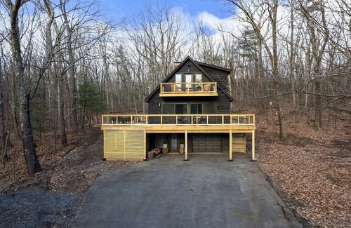Catskill Ski Chalet | Chic Stream-side Chalet with Mountain View and Vintage Designer Furnishings
