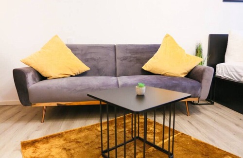 Lindenhof Condo | Chic Studio | 1 Min to HBF