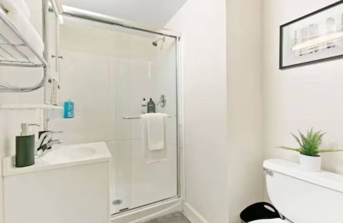 Highland Park Apartment | Chic Studio - In Downtown Highland Park, by Metra