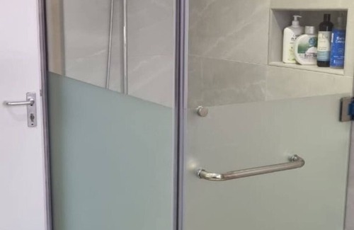 Jumeira 3 Apartment | Chic studio in Umm Suqeim - 5 mins to Kite Beach