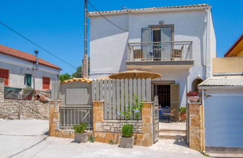 Gaios Apartment | Chic Studio Steps from Gaios Square