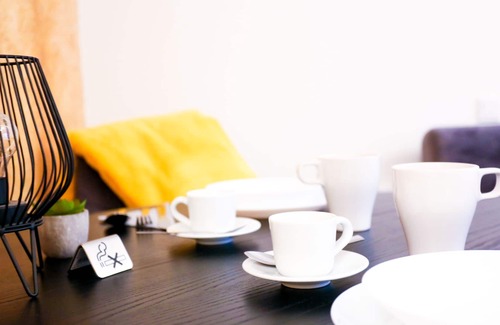 Lindenhof Apartment | Chic Studio | Super Central | 1 minute to the main station