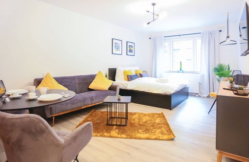 Lindenhof Apartment | Chic Studio | Super Central | 1 minute to the main station