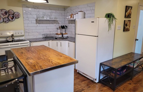 South Stormont Apartment | Chic studio with WiFi and Netflix