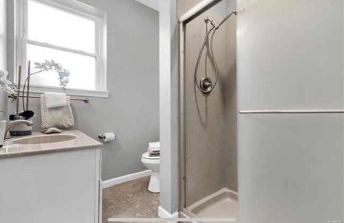 Northampton House | Chic & Stylish 2BR Hideaway - STL Zoo & Aquarium