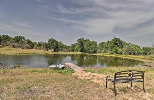 Milam County House | Chic Thorndale Cabin with Fire Pit and Paddleboat!