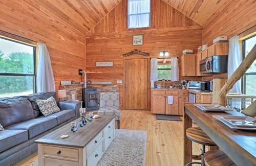 Milam County House | Chic Thorndale Cabin with Fire Pit and Paddleboat!