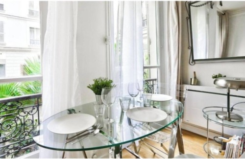 Porte-Dauphine Apartment | Chic Tiny apt Champs Elysées Area.4pers