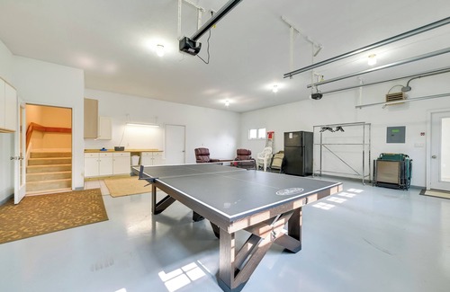 De Tour Village House | Chic Townhome on Lake Huron w/Private Beach!