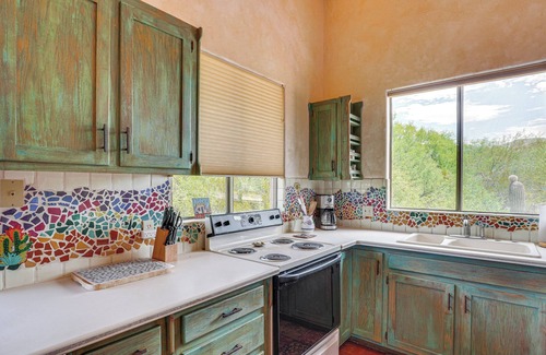 Tanque Verde House | Chic Tucson Casita w/Deck & Panoramic Views!