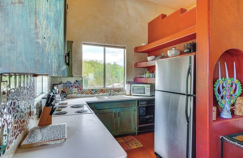 Tanque Verde House | Chic Tucson Casita w/Deck & Panoramic Views!