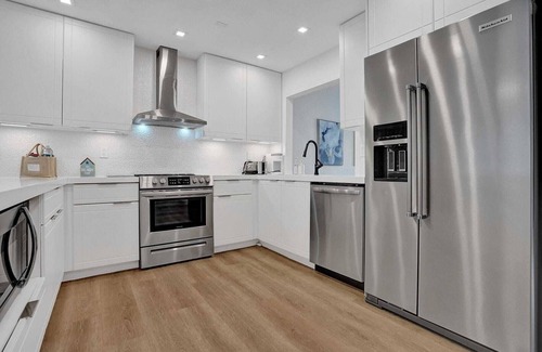 Plantation House | Chic + Upscale + Heated Pool 🏊‍♂️ Firepit, 15 min FLL, Beach, Downtown/Las Olas