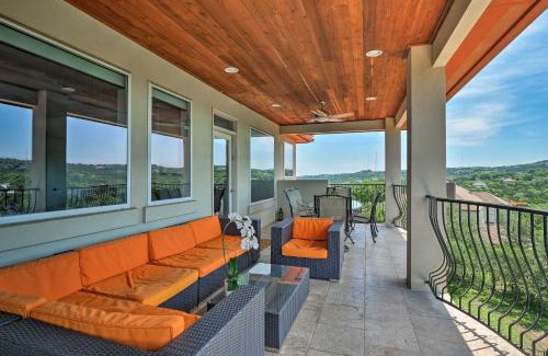 Rob Roy On The Lake House | Chic Villa with Infinity Pool 10 Mi to Downtown!