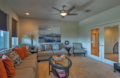 Rob Roy On The Lake House | Chic Villa with Infinity Pool 10 Mi to Downtown!