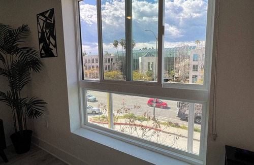 Westwood House | Chic Westwood Century City 2 BR Apt, w/Parking!
