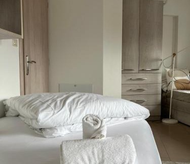 Komotini Apartment | Chicago Studio
