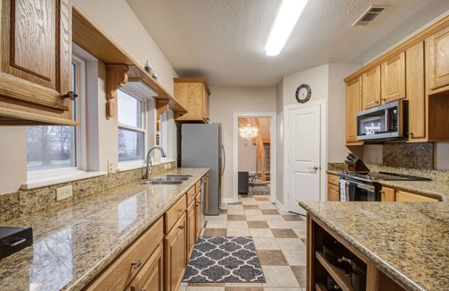 Pointblank House | Chick & Modern Getaway Ranch - Lake Livingston View!