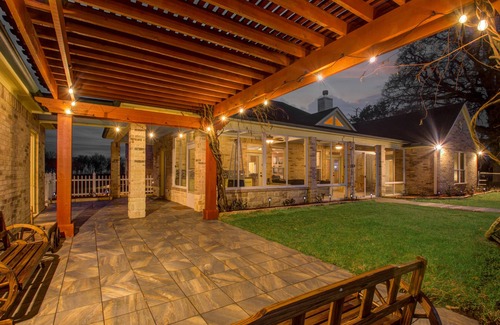 Pointblank House | Chick & Modern Getaway Ranch - Lake Livingston View!