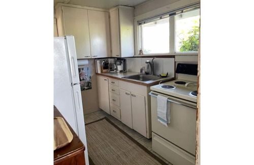 Rockaway Beach Cottage | Chickadee Camp- Original RR cabin, light & bright