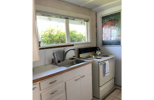 Rockaway Beach Cottage | Chickadee Camp- Original RR cabin, light & bright