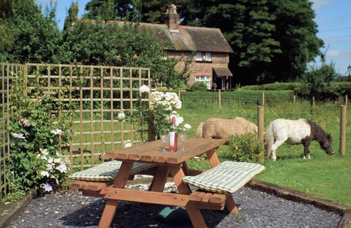 Hale Village Cottage | Childe Of Hale Cottage - 27896