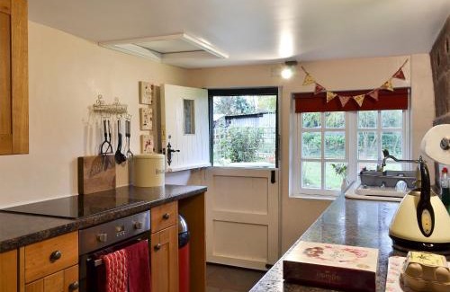 Hale Village House | Childe Of Hale Cottage - 27896