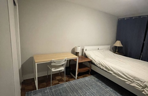 Cabbagetown Apartment | Chill and peaceful apartment in Sherbourne street and Carlton street