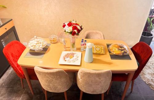 Al Duqqi Apartment | Chill out, An Atmosphere of Sophistication Awaits You