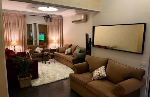 Al Duqqi Apartment | Chill out, An Atmosphere of Sophistication Awaits You