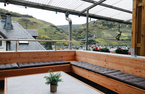 Kaimt Apartment | Chill Out Area mit Großer Terrasse, Hängematte und 75 Zoll Smart TV