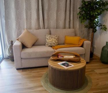 Grand-Bourg House | Chill Out, bungalow ensoleillé