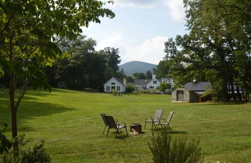 Keswick House | Chimney Corner- Keswick Home Close to Vineyards