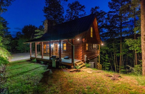Bryson City Cabin | Chimney Rock 3 bedroom log cabin in next to GSMNP