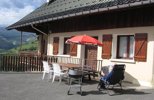 Saint-Jean-d'Arves Apartment | Chimney sweep in the hamlet of La Chal