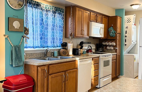 Chincoteague House | Chincoteague Island House "Sir Whelk-A-Lot" Kayaks Included! Downtown Location!