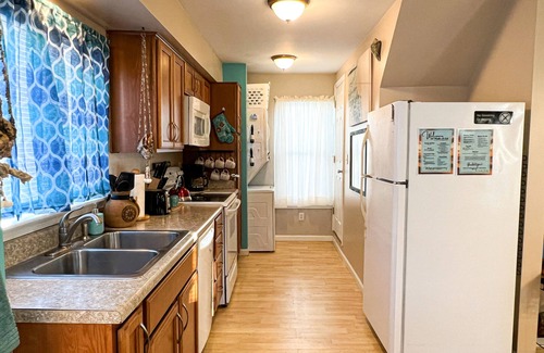 Chincoteague House | Chincoteague Island House "Sir Whelk-A-Lot" Kayaks Included! Downtown Location!