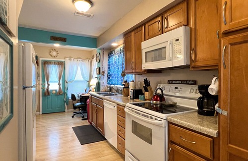Chincoteague House | Chincoteague Island House "Sir Whelk-A-Lot" Kayaks Included! Downtown Location!