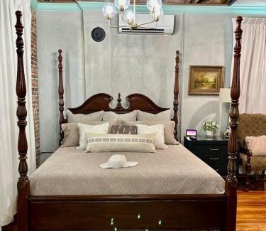 Carthage Hotel | Chipley's Squareview Inn