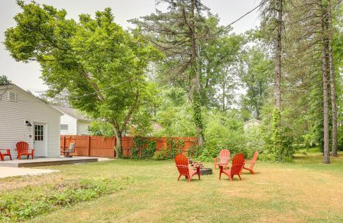 Gloria Glens Park House | Chippewa Lake Cottage with Fire Pit!
