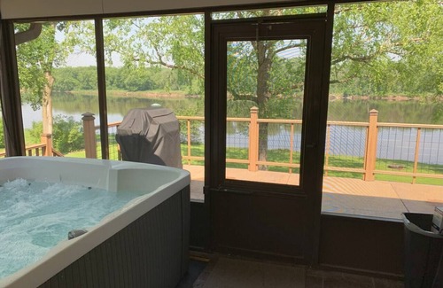 Durand House | Chippewa Riverfront Retreat Sleeps 8 and Hot Tub