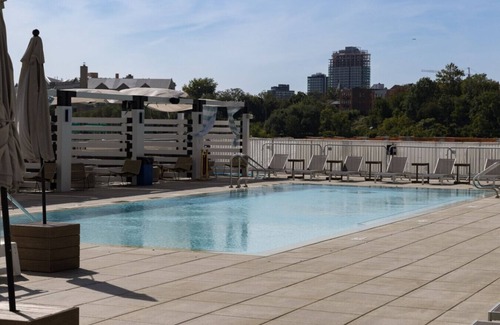 Historic Downtown Apartment | Chique Loft 15 Min from NYC with City View and Pool