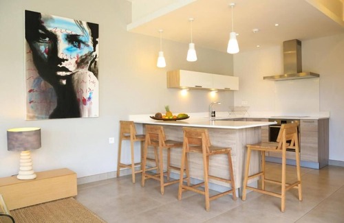 Mont Choisy Apartment | Choisy Les Bains with LOV
